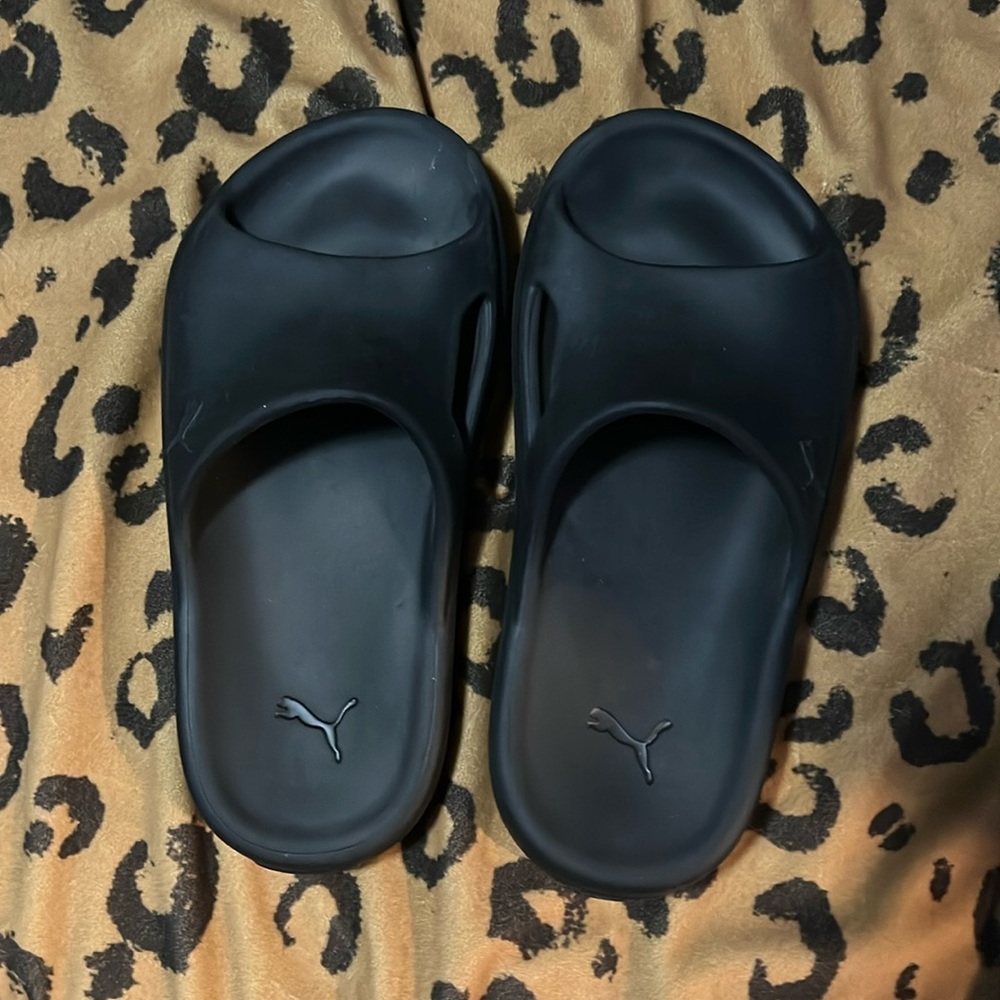 Puma foam slides size 5 (fits up to a 7.5)